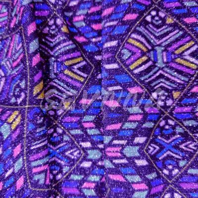 Çifte örgü, kalıcı ve moda kıyafetler için gerekli bir malzemedir