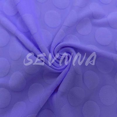 Geri dönüştürülmüş poliester kumaş Sürdürülebilir moda için çevre dostu bir çözüm