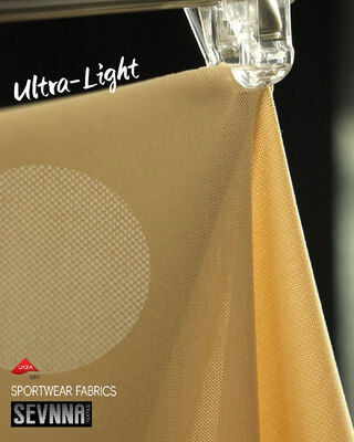 Hafif 135 gramlık genişliği 158 cm olan ve yüksek konfor için% 45 Nylon +% 55 Lycra Kompozisyonu